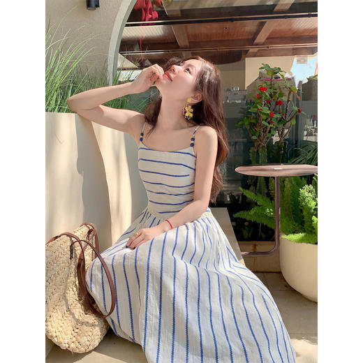 <曾小咸推荐>【4/15-4/17一件88折拍2件8折】蓝白条纹a字吊带连衣裙【预售7-15天发货】 商品图0