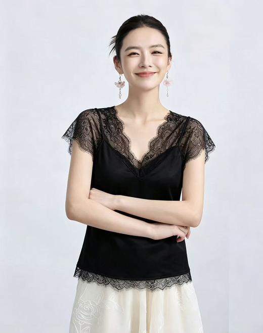 「自」全新升级【铂金会员146/天猫199/差价53】(13606)洛诗琳气质V领蕾丝背心2026夏季新款仿真丝修身显瘦打底上衣 商品图2