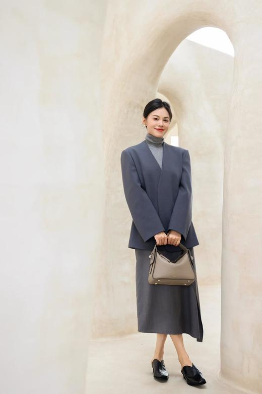 【土豆妈同款】意大利进口水洗牛皮 手工褶皱穆勒拖鞋 Le' Murmure 古董白   柔软细腻，透气舒适。手工褶皱设计增添层次感，彰显独特品味 商品图1