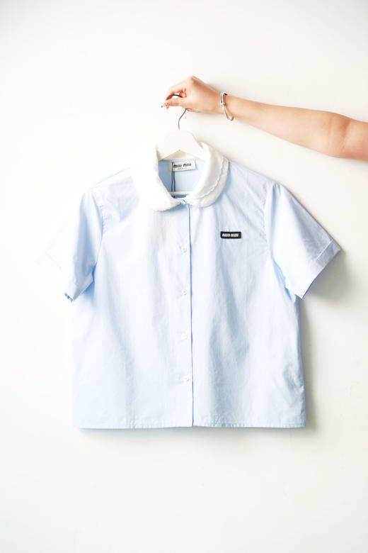 蕾丝边衬衫，千金娃娃领上衣。胸口小标海盐蓝低饱和衬衣E041468 商品图4