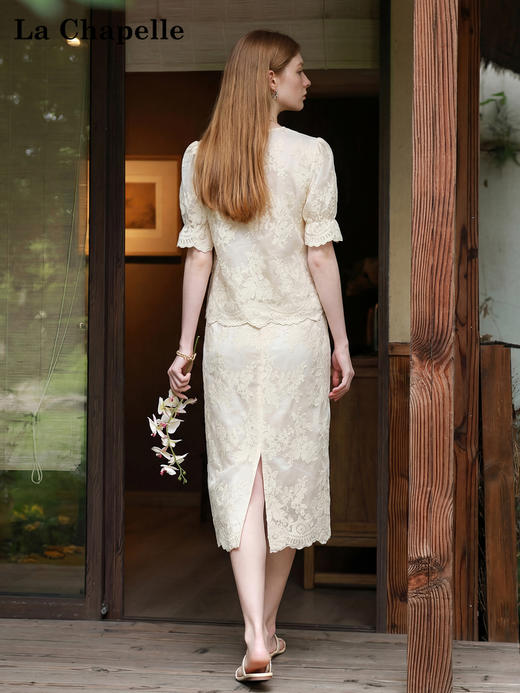 天猫同步【蕾丝两件套】拉夏贝尔/La Chapelle法式V领排扣刺绣短袖小衫半身裙老钱松弛感新中式两件套 商品图4