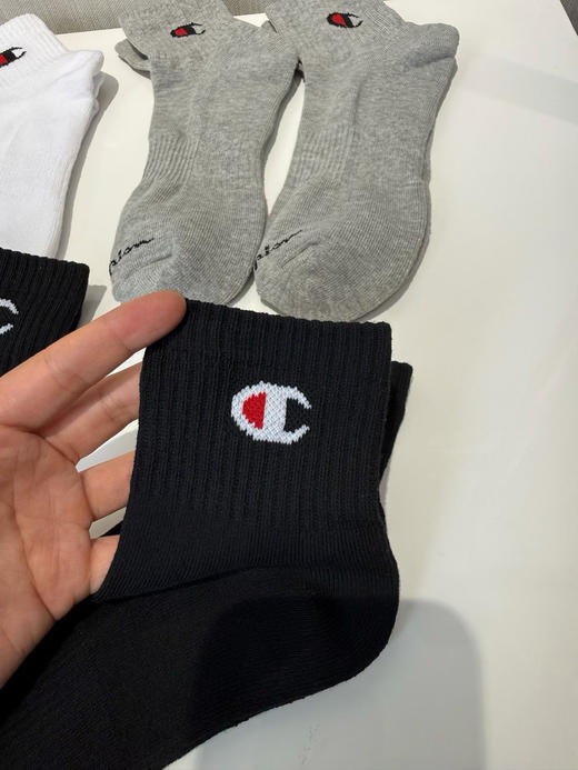 全部现货发！！！保税仓原单正品 
Champion家这波袜子直接闭眼冲！
一卡6双，黑白灰经典色，男生穿超百搭，四种配色 商品图12