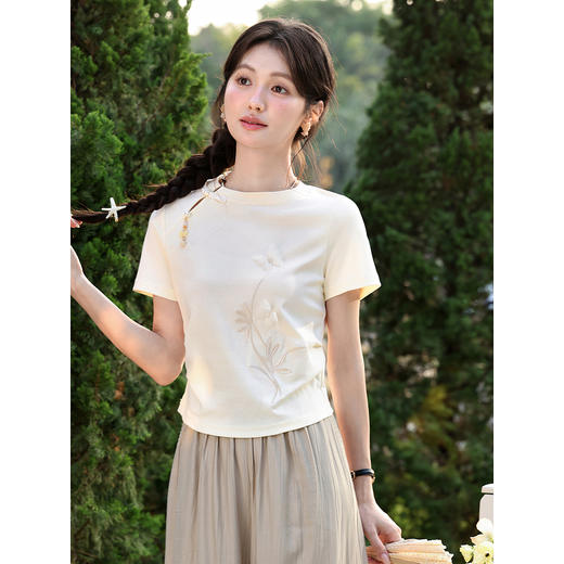 鹿向南【0417/20:00新品前1小时7折限量100件】圆领正肩浅杏色T恤 商品图0