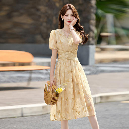「自」全新升级【铂金会员257/天猫339/差价82】(15103)洛诗琳气质立体刺绣提花连衣裙女2026夏季新款V领收腰茶歇裙 商品图2