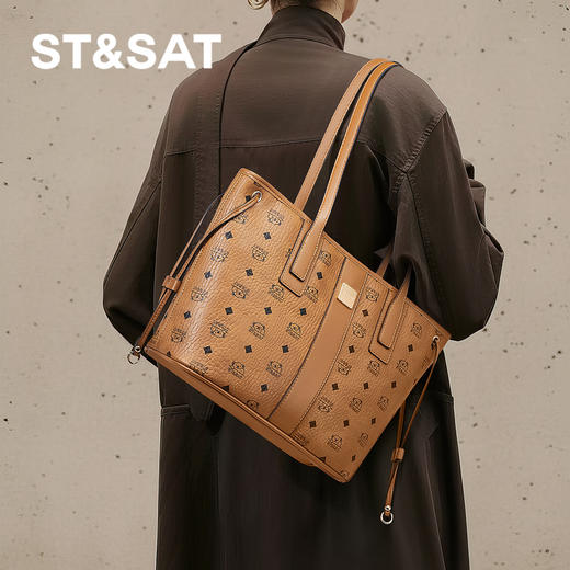 星期六复古质感小熊印花大容量托特包SSD521A0LW 商品图3