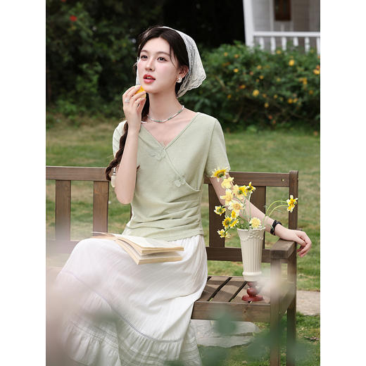 鹿向南【0417/20:00新品前1小时7折限量100件】V领正肩抹茶绿T恤 商品图4