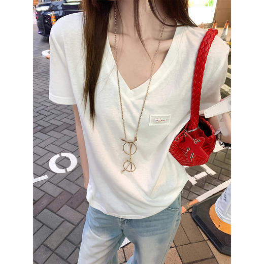 <曾小咸推荐>V领背后镂空蕾丝短袖T恤【预售7-15天发货】 商品图3