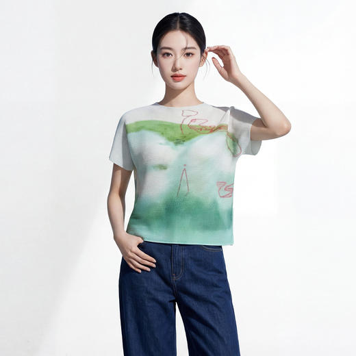 「自」全新升级【铂金会员183/天猫249/差价66】(12151)洛诗琳气质晕染印花T恤女2026新款显瘦时尚圆领褶皱短袖上衣 商品图2