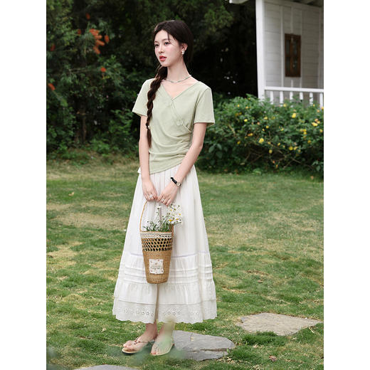 鹿向南【0417/20:00新品前1小时7折限量100件】V领正肩抹茶绿T恤 商品图1