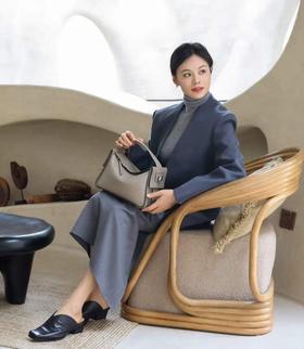 【土豆妈同款】意大利进口水洗牛皮 手工褶皱穆勒拖鞋 Le' Murmure 古董白   柔软细腻，透气舒适。手工褶皱设计增添层次感，彰显独特品味