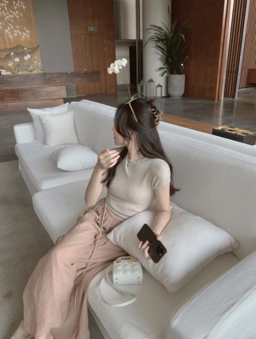 肌理感松弛套装 | 2026超火氛围感：无袖针织上衣+阔腿裤，懒人也能穿出高级感 商品图4