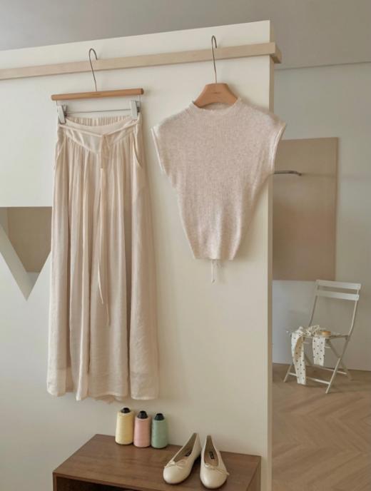 肌理感松弛套装 | 2026超火氛围感：无袖针织上衣+阔腿裤，懒人也能穿出高级感 商品图5