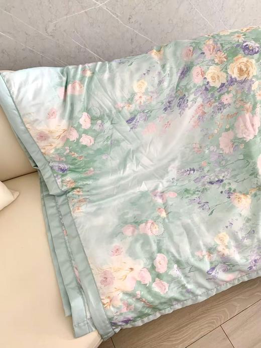 品牌直发‼️【浪莎艾草水洗凉感丝空调被四件套】清凉舒适、亲肤透气，裸睡也超舒服❗️ 某宝价💰600+ 今天开团价仅需💰139 ✅精选水洗天丝面料，上身凉而不冰，全身瞬间清爽 商品图6