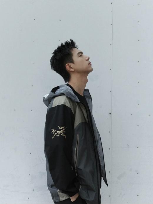 直发【福利大白菜】 全身无缝3层压胶工艺，鸟家拼色情侣款冲锋衣 商品图3