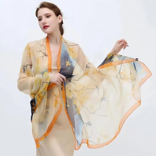 （59任选两条）LEOS VITI春款植物染丝质披肩 | 柔滑如水，飘逸动人，植物印染特别显气质 商品图2