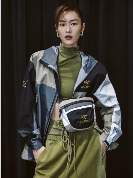 直发【福利大白菜】 全身无缝3层压胶工艺，鸟家拼色情侣款冲锋衣 商品图0