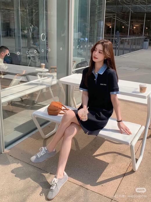 mi*u|谬系 蓝色格纹珠地棉假两件蜂网刺绣徽标格蓝格衬衫领polo连衣裙 商品图1