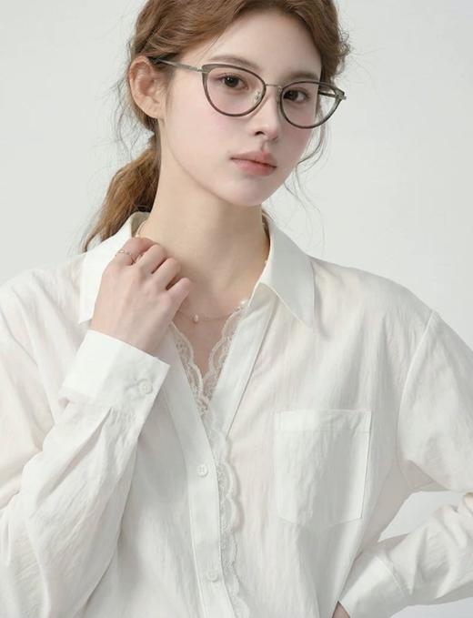 佰飞特复古蕾丝花边衬衫 | V字翻领+蕾丝花边，把温柔焊在身上，低调中透着高级感【3-5天发货】 商品图0