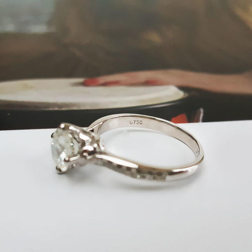 【天然正品】AU750白金简约时尚扭臂四爪款1.0克拉钻石戒指8号（戒圈可改）060426NJS17 商品图7