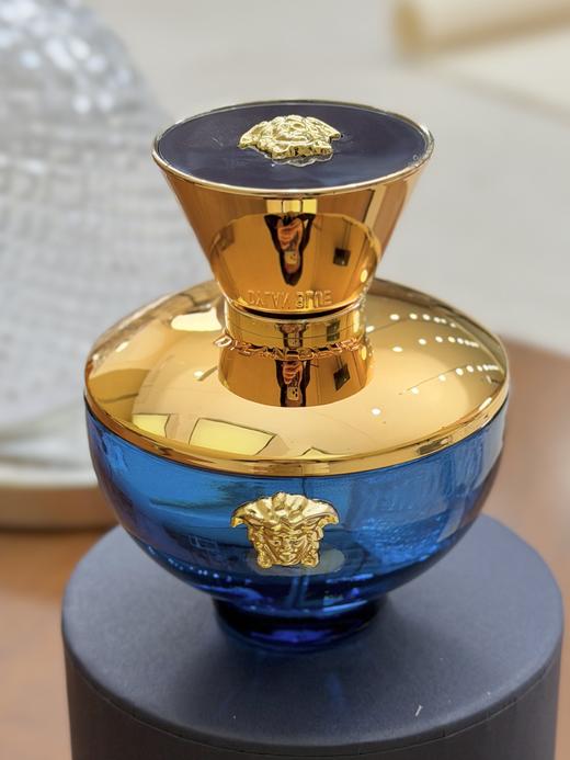 毒家！范思哲（Versace）Dylan Blue Pour Femme「迪伦海神」女士香水花果木质调的轻奢香氛 蓝盒圆柱香水 商品图1