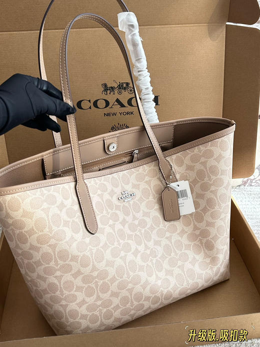 春季特惠💰550 原单蔻驰购物袋CV975 吸扣单面city托特包 经典logo购物袋tote包 商品图4