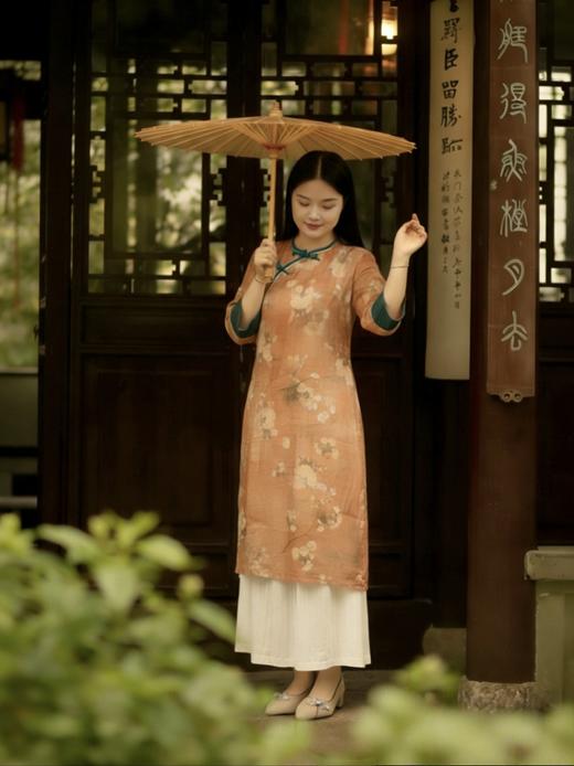 【现货秒发】【繁花肌理新中式旗袍】一眼沦陷！莱赛尔苎麻混纺，透气清爽七分袖，日常通勤典雅。面料： 69%莱赛尔31%苎麻 商品图4