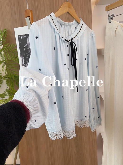专柜实拍【清新刺绣衫】拉夏贝尔/La Chapelle小众设计刺绣蝴蝶结压褶领口系带温柔减龄长袖小衫 商品图2