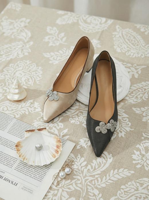 15天发货【定制丝绸牛皮尖头粗跟鞋】盘扣点睛｜内里猪皮+牛筋底，5cm不累脚，小个子友好34–40码，脚肥脚宽的建议大一码 商品图2