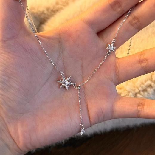 【冬季限定】卡蒂罗KADER 冰晶雪花项链  浪漫雪绒花时尚轻奢转运珠流苏百搭锁骨链 优雅浪漫灵动高级感吊坠 商品图4