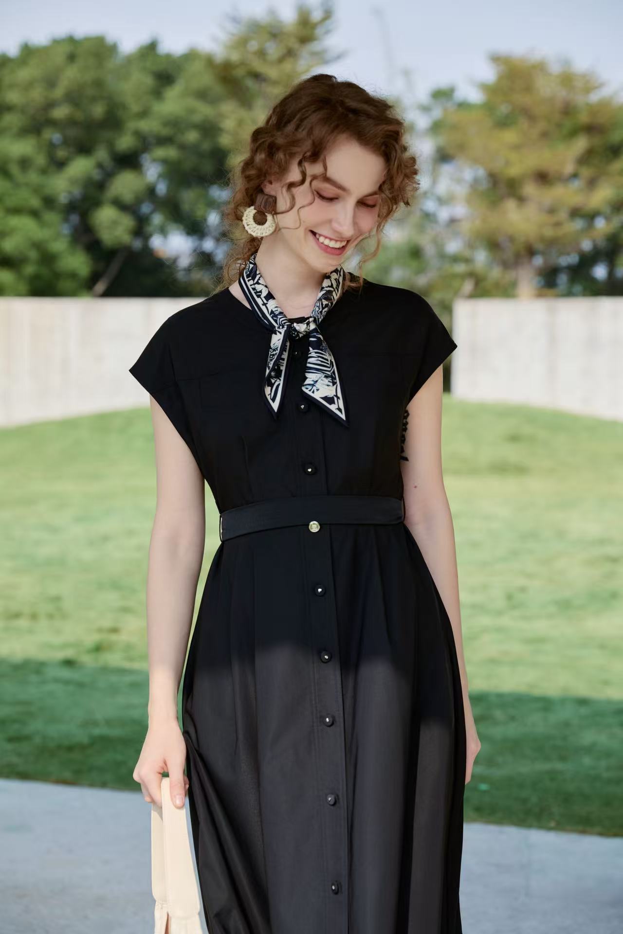 设计师衬衣连衣裙