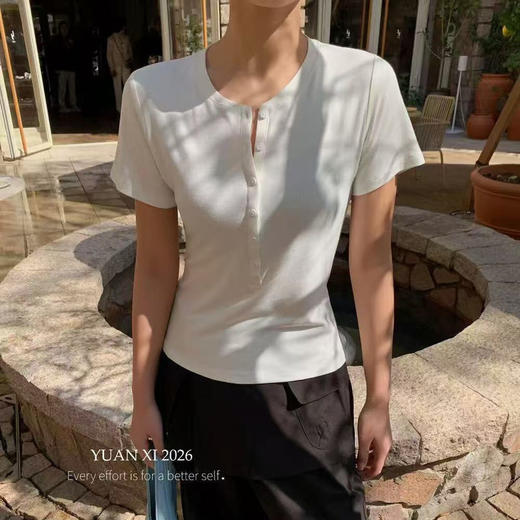美式半开领纽扣短袖白色t恤夏季2026辣妹修身显瘦独特单排扣上衣   NDK-267010#XJ 商品图1