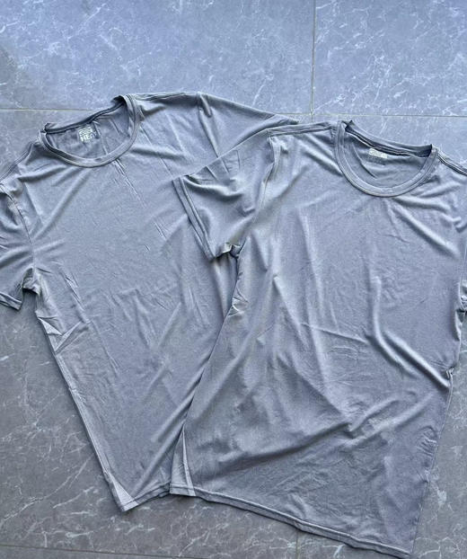 全新正品32度Cool男士运动户外速干超高弹力紧身衣T恤断码捡漏，只有S M 码，弹性很大

亏本清货特价39包邮。无质量问题不退换 商品图0