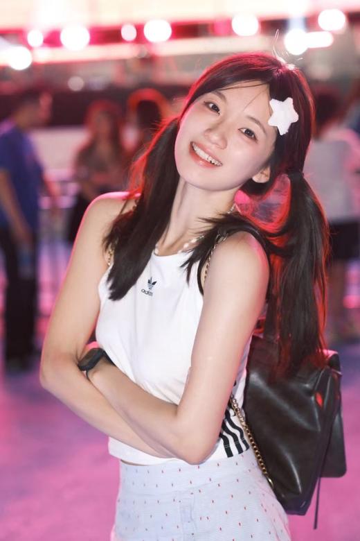夏新款三叶草女常规版舒适无袖T恤运动背心 商品图3