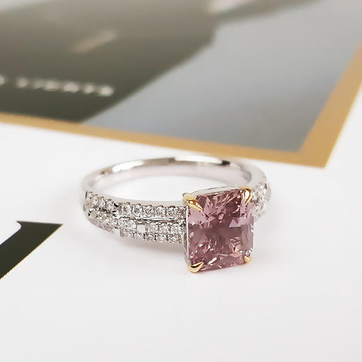 【天然正品】AU750白金镶钻镶天然无烧斯里兰卡祖母绿型2.19克拉粉紫色蓝宝石戒指15号（戒圈可改）110226TJ02 商品图2