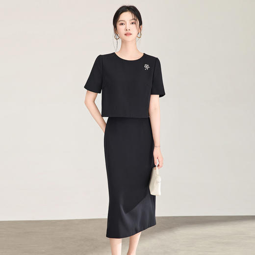 「高货wl」全新升级【铂金会员367/天猫499/差价132】(99654)洛诗琳2026新款极简通勤短袖上衣+高腰直筒半身裙两件套 商品图0