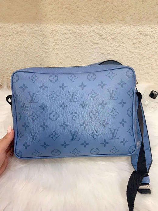 LV OUTDOOR 天空蓝 老花拼牛皮 男士 邮差包 商品图1