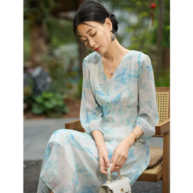 「自」全新升级【铂金会员514/天猫699/差价185】(22207)洛诗琳气质度假风真丝印花连衣裙2026新款修身V领收腰茶歇裙