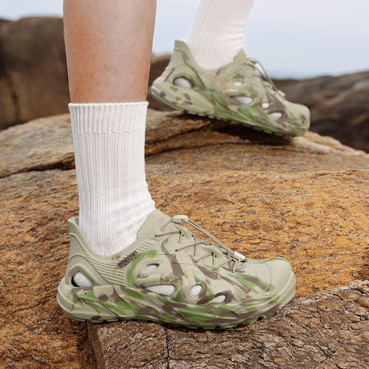 【59元上新】悍途（HUMTTO）男士沙滩凉鞋轻便透气男士户外包头凉鞋夏季清凉洞洞鞋760981A 商品图0