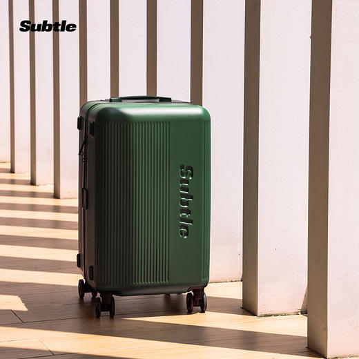 香港轻奢品牌🧳山姆胖东来合作品牌【Subtle坚果行李箱】小贵但质感满分💯一体成型坚果中框，航空级三层PC材质 ✅静音顺滑万向轮+进口轴承 商品图0