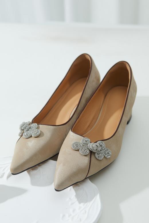 15天发货【定制丝绸牛皮尖头粗跟鞋】盘扣点睛｜内里猪皮+牛筋底，5cm不累脚，小个子友好34–40码，脚肥脚宽的建议大一码 商品图6