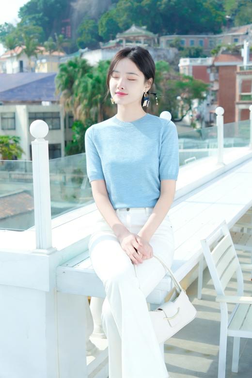 逸红颜明月优选#「云逸」可机洗羊毛幻彩丝针织衫，柔光细闪，温柔如云朵般软糯 商品图1