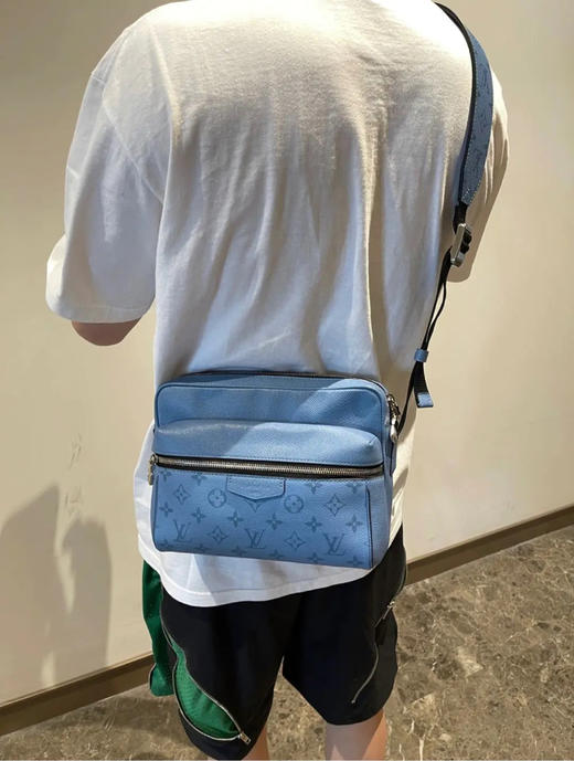 LV OUTDOOR 天空蓝 老花拼牛皮 男士 邮差包 商品图3