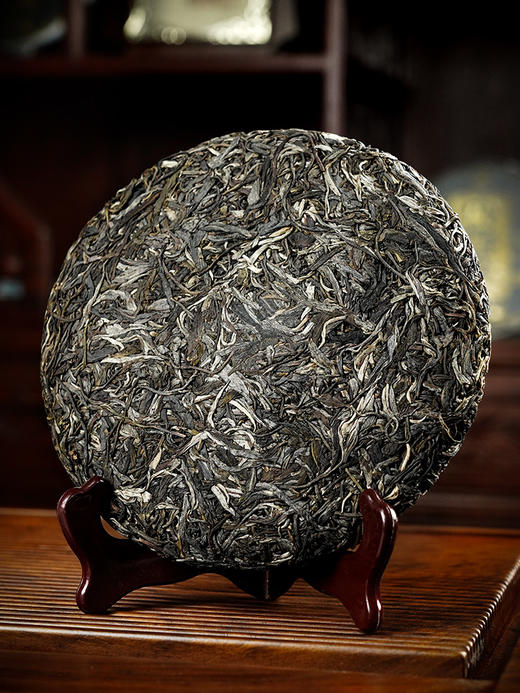 4月16日中午12点【七星茶王白菜青饼】2026年春茶预售正统班章味，让世界爱上班章茶 迷人烟韵，超越千万茶友心中的期盼357克/饼 5饼/提 商品图2