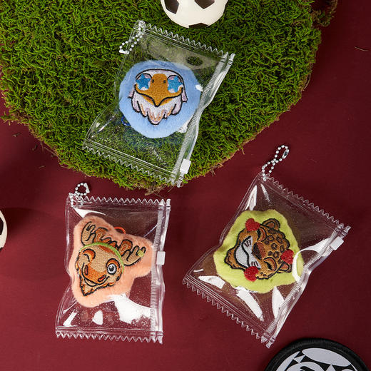 2026世界杯毛绒刺绣冰箱贴挂饰痛包-鹿/豹/鹰 商品图0