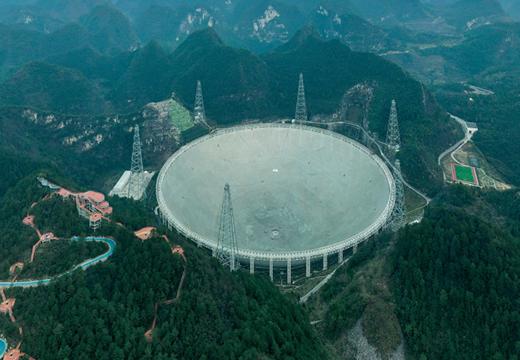 【五一】<贵州5天亲子团>黄果树瀑布·西江千户苗寨·中国天眼·油画大草原·天空之桥·非遗卡拉村·丹寨小镇·非遗蜡染DIY·滑草·苗装换装 商品图0