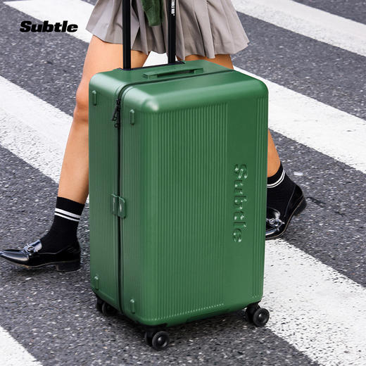 香港轻奢品牌🧳山姆胖东来合作品牌【Subtle坚果行李箱】小贵但质感满分💯一体成型坚果中框，航空级三层PC材质 ✅静音顺滑万向轮+进口轴承 商品图8