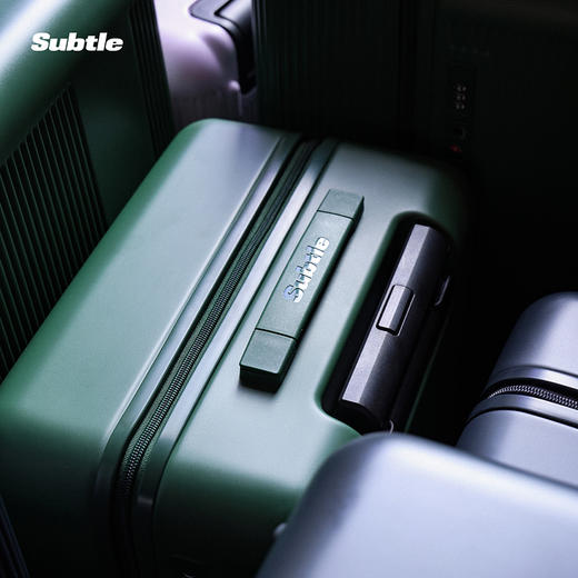 香港轻奢品牌🧳山姆胖东来合作品牌【Subtle坚果行李箱】小贵但质感满分💯一体成型坚果中框，航空级三层PC材质 ✅静音顺滑万向轮+进口轴承 商品图1