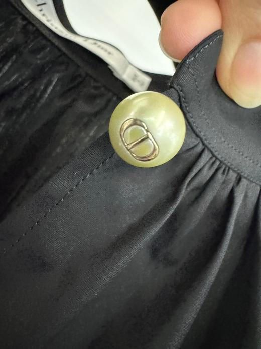 女款珍珠logo长袖衬衫he010 商品图2