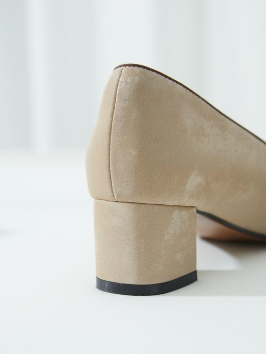 15天发货【定制丝绸牛皮尖头粗跟鞋】盘扣点睛｜内里猪皮+牛筋底，5cm不累脚，小个子友好34–40码，脚肥脚宽的建议大一码 商品图8