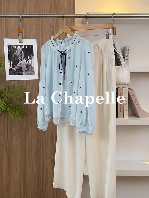 专柜实拍【清新刺绣衫】拉夏贝尔/La Chapelle小众设计刺绣蝴蝶结压褶领口系带温柔减龄长袖小衫 商品图0